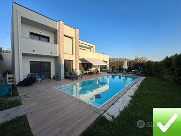 Villa Indipendente Panoramica Con Piscina Design