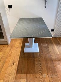 Tavolo artigianale con piano in pietra