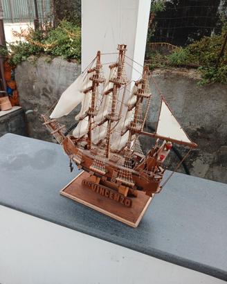 Veliero tutto in legno