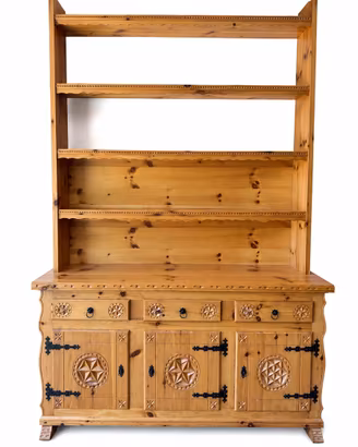 Credenza tirolese vintage in legno intagliato