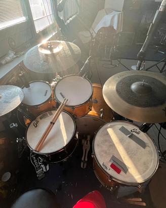 Batteria Mapex saturn V + Kit piatti + microfoni