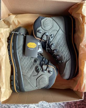 Scarpone donna Nabuk Cenere