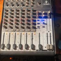 Mixer Behringer.