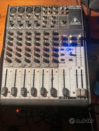 Mixer Behringer.