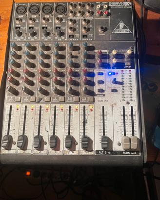 Mixer Behringer.
