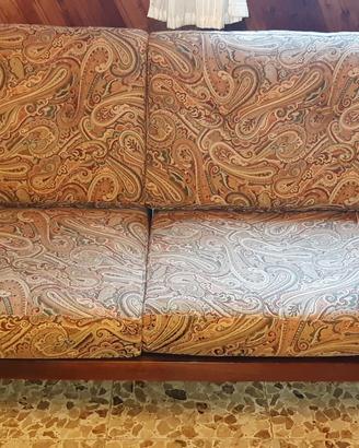 soggiorno rustico e sala da pranzo con credenza