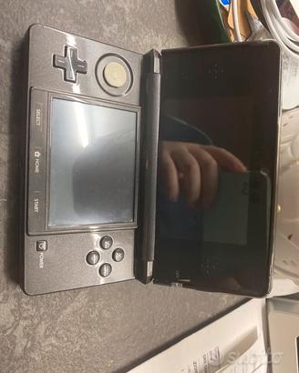 Vend0 3ds + 2 giochi tra qui uno raro