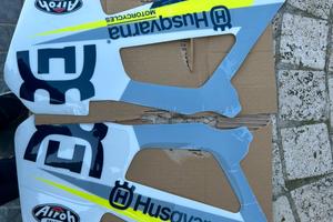 Adesivi fianchetti Husqvarna TE FE 19-23