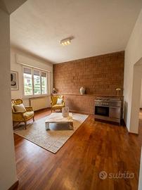 Villa di 230 m² con più di 5 locali e box auto a L
