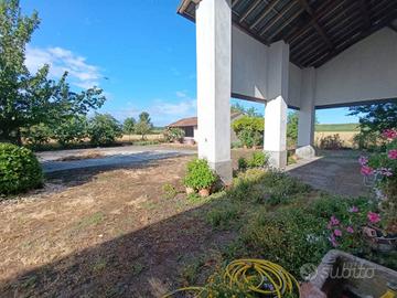 Rustico / Casale di 200 m² con 5 locali a Bressana