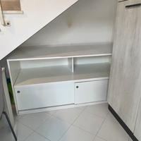 Mobile bianco con ante scorrevoli