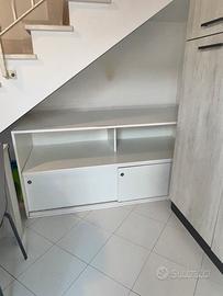 Mobile bianco con ante scorrevoli