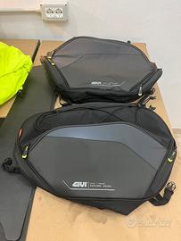 Borse morbide universali Givi EA127 East-T