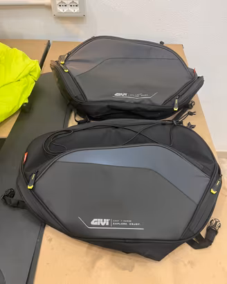 Borse morbide universali Givi EA127 East-T