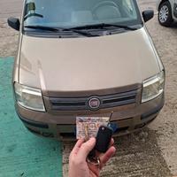 Copia chiave con telecomando Fiat panda.