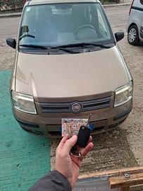 Copia chiave con telecomando Fiat panda.