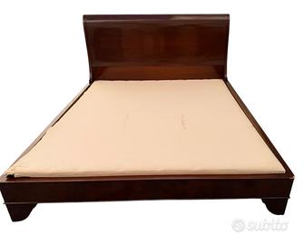 Letto matrimoniale a sommier in legno