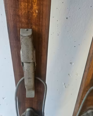 paio di sci vintage in legno 