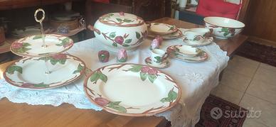 Servizio di piatti in terracotta