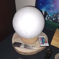 Lampada a forma di Luna rotante a colori