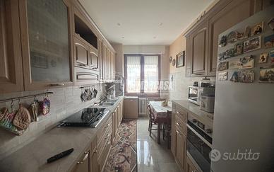 TRILOCALE CON DOPPI SERVIZI