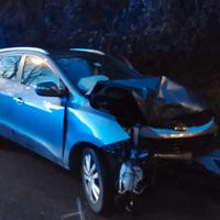 hyundai  auto incidentata tanto