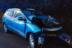 hyundai  auto incidentata tanto