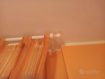 Tenda da camera da letto arancione e riloga