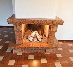 Rivestimento Camino in Marmo Rosso Rustico
