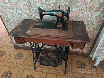 Mobili antichi composti da segreter, mobile bar  a