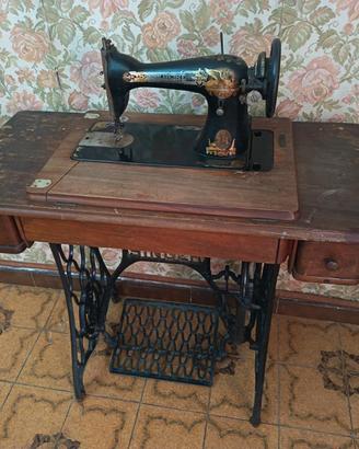 Mobili antichi composti da segreter, mobile bar  a