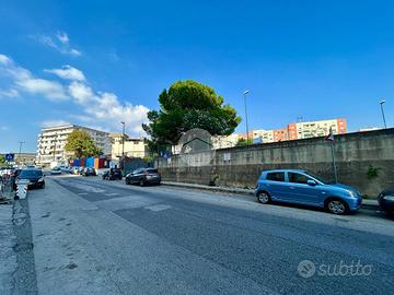 NEGOZIO A NAPOLI