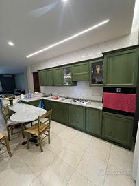 Cucina completa in legno 3,65 m + credenza + tavol