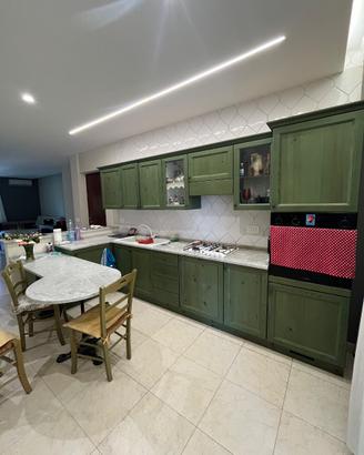 Cucina completa in legno 3,65 m + credenza + tavol