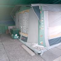 Piazzola con veranda e roulotte