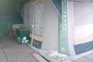 Piazzola con veranda e roulotte