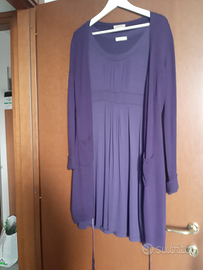 Vestito e cardigan viola