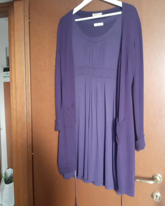 Vestito e cardigan viola