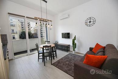 Cavour-Crispi: bilocale arredato