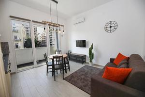 Cavour-Crispi: bilocale arredato