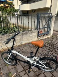 Bicicletta ripiegabile a cubo