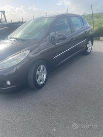 Peugeot 207 Diesel 2011 –  perfetta per citta’ .
