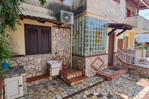 Villetta a schiera a scalea zona petrosa