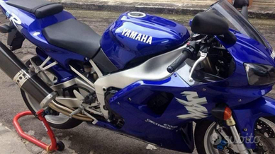 Yamaha YZF R1 moto sport