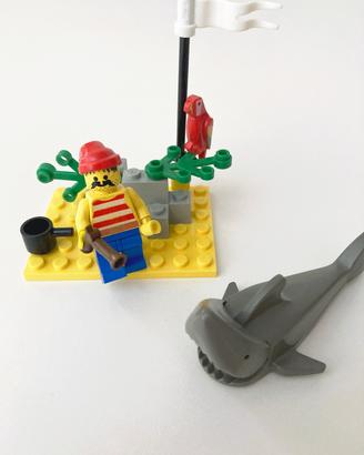 Isola con squalo e pirata LEGO