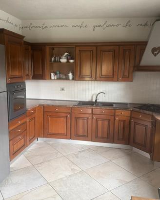 Cucina in legno completa