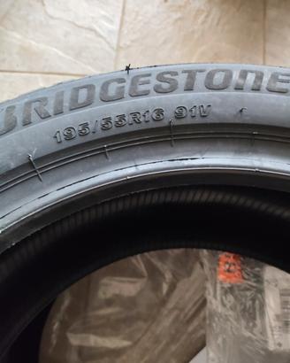 Gomme per auto nuove 