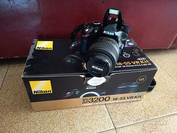 Nikon D3200+Obiettivo 18-55mm Solo 7.000 scatti