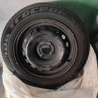 4 cerchi con gomme invernali per Renault  Twingo