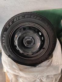 4 cerchi con gomme invernali per Renault  Twingo